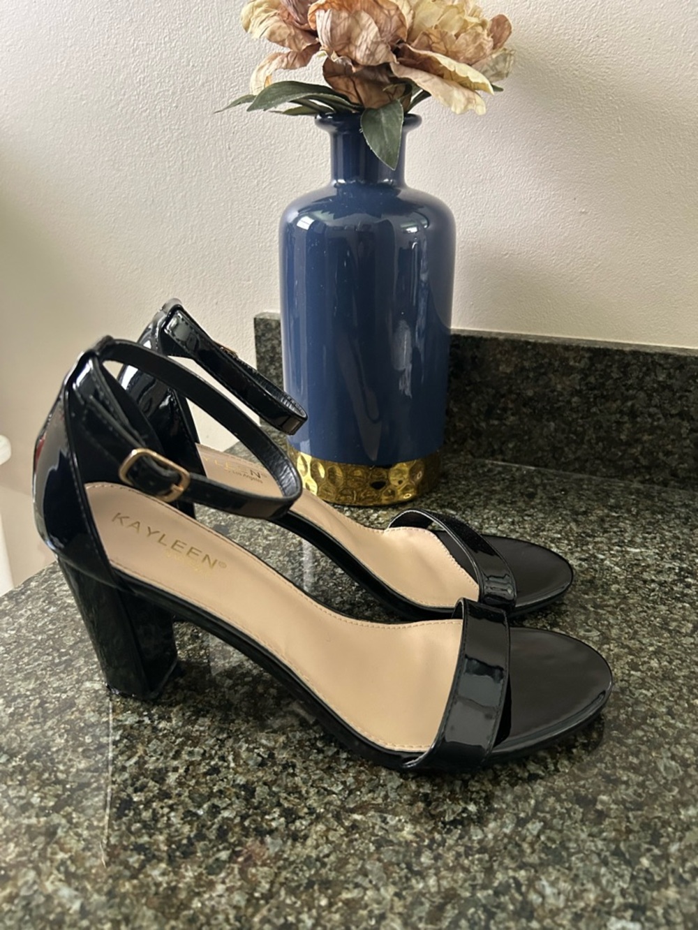 Kayleen by Los Angeles Black Patent Ankle Strap block-heel Dress Shoe Size 9